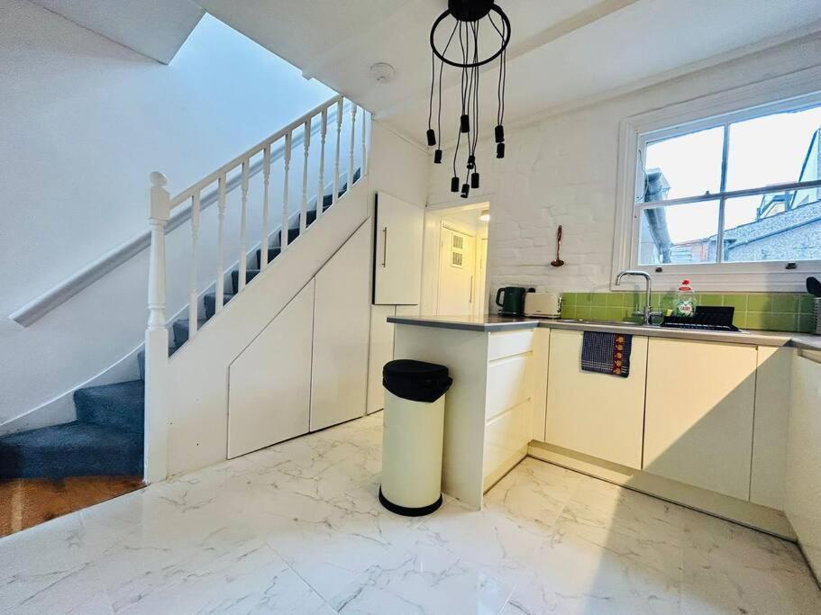 Elegant House In Stratford Апартаменты