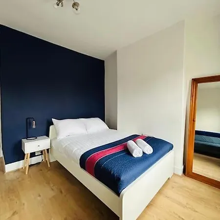 Elegant House In Stratford Apartment London Exterior photo