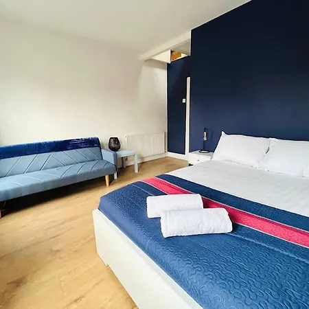 Elegant House In Stratford Apartment London Exterior photo